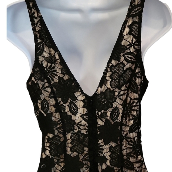 Ark & Co. Fringe Bottom Deep V Lace Evening Gown - Picture 3 of 7